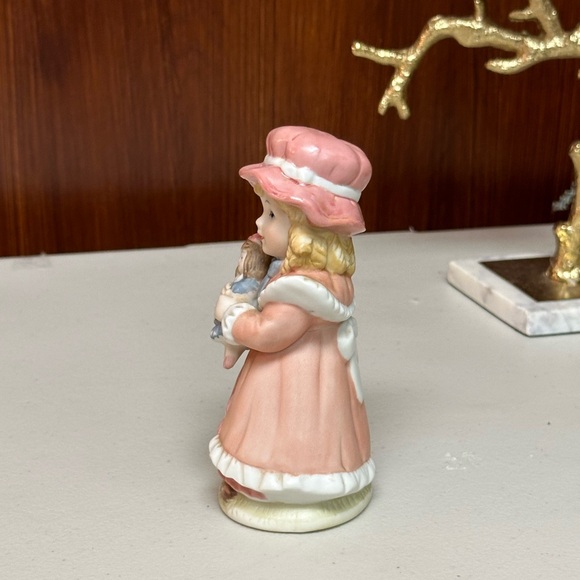 Vintage Home interiors and gifts Porcelain Victorian Girl with doll figurine - Picture 10 of 10